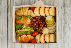 Бранч Бокс с круассанами 1160 гр.