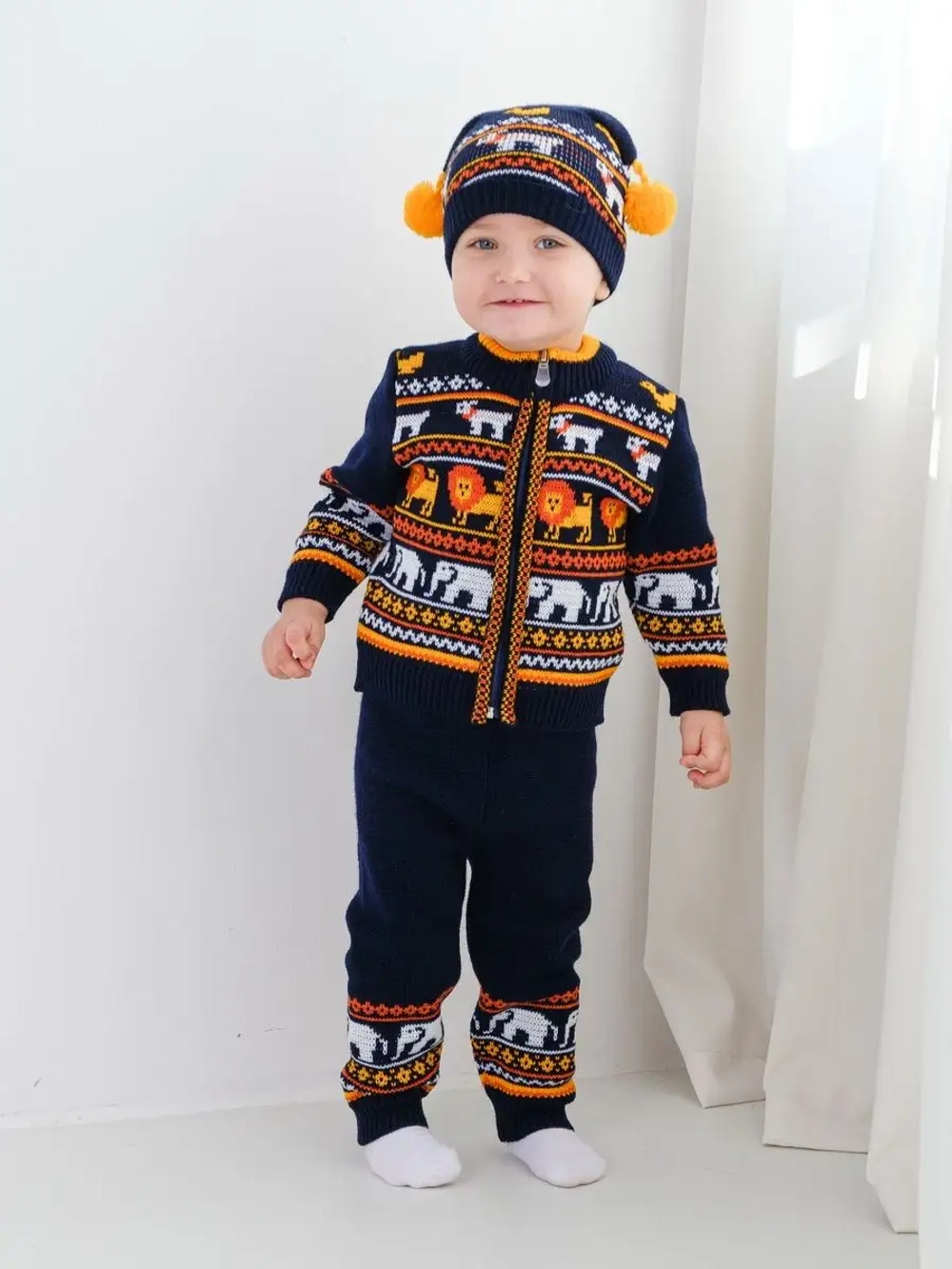 Костюм вязаный