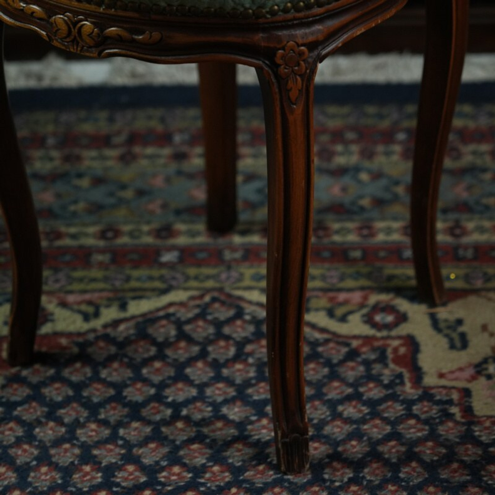 Антикварный стул