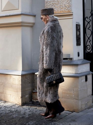 Длинная шуба из овчины в цвете капучино