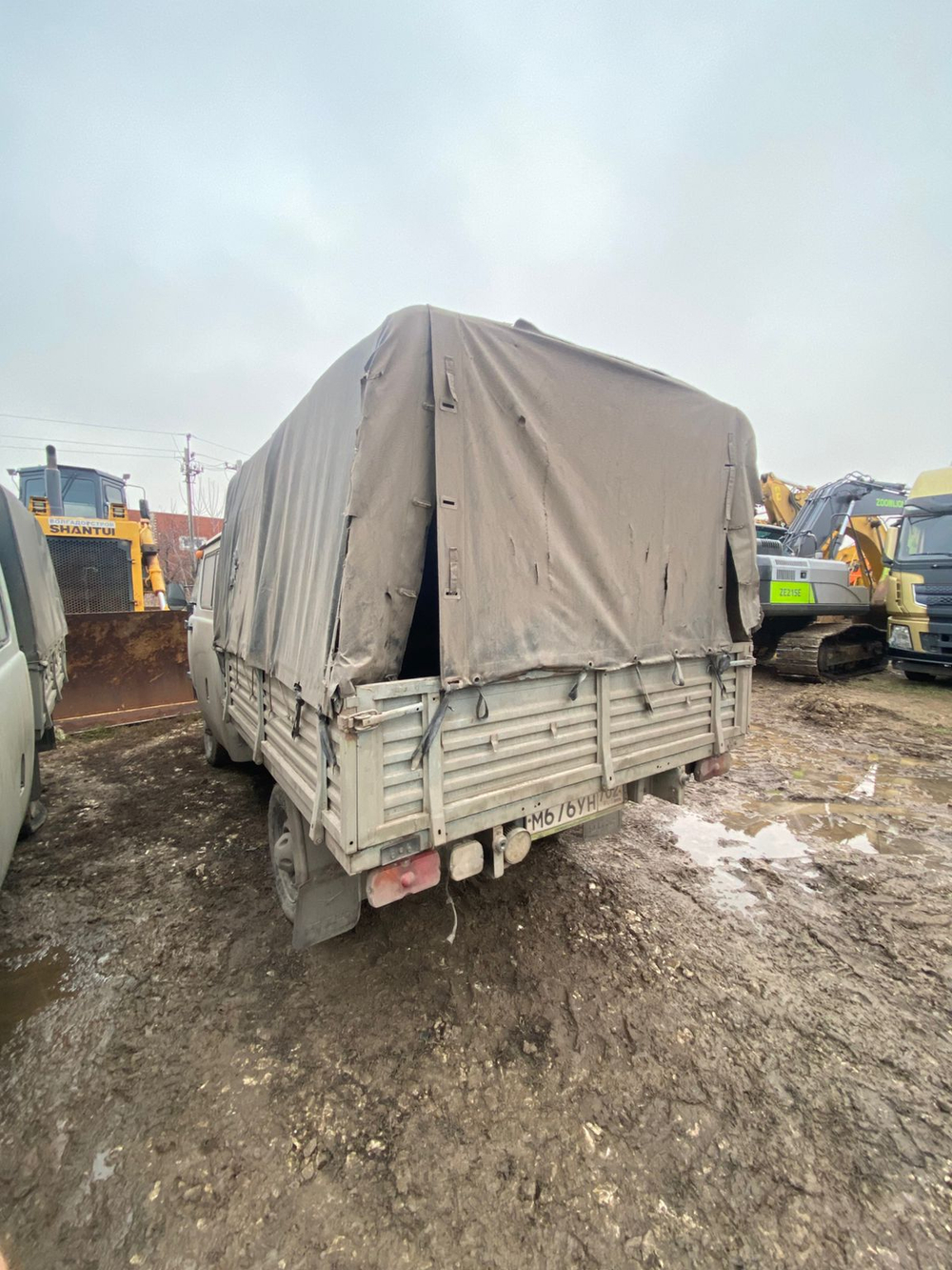 UAZ 3909* Бортовой 390945 (Тент, 4+1 мест, без ABS, Бензиновый, 2,7 л, 112 л.с.)