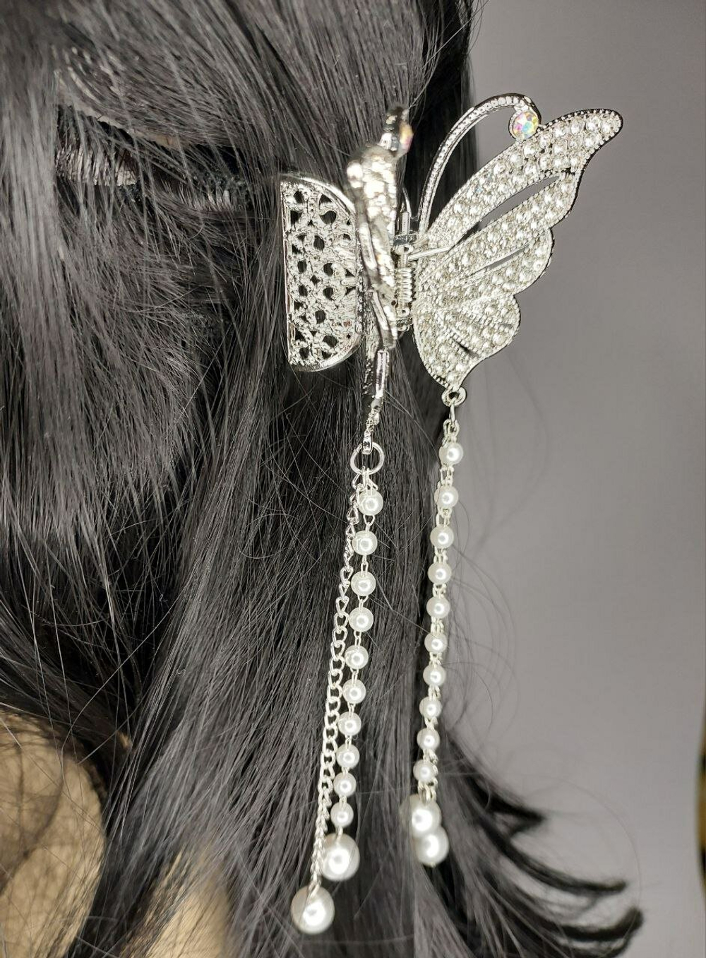 Блестящий краб заколка бабочка для волос. Универсальная.Металлическая. Модерн с  кисточками из страз. Цвет Золото