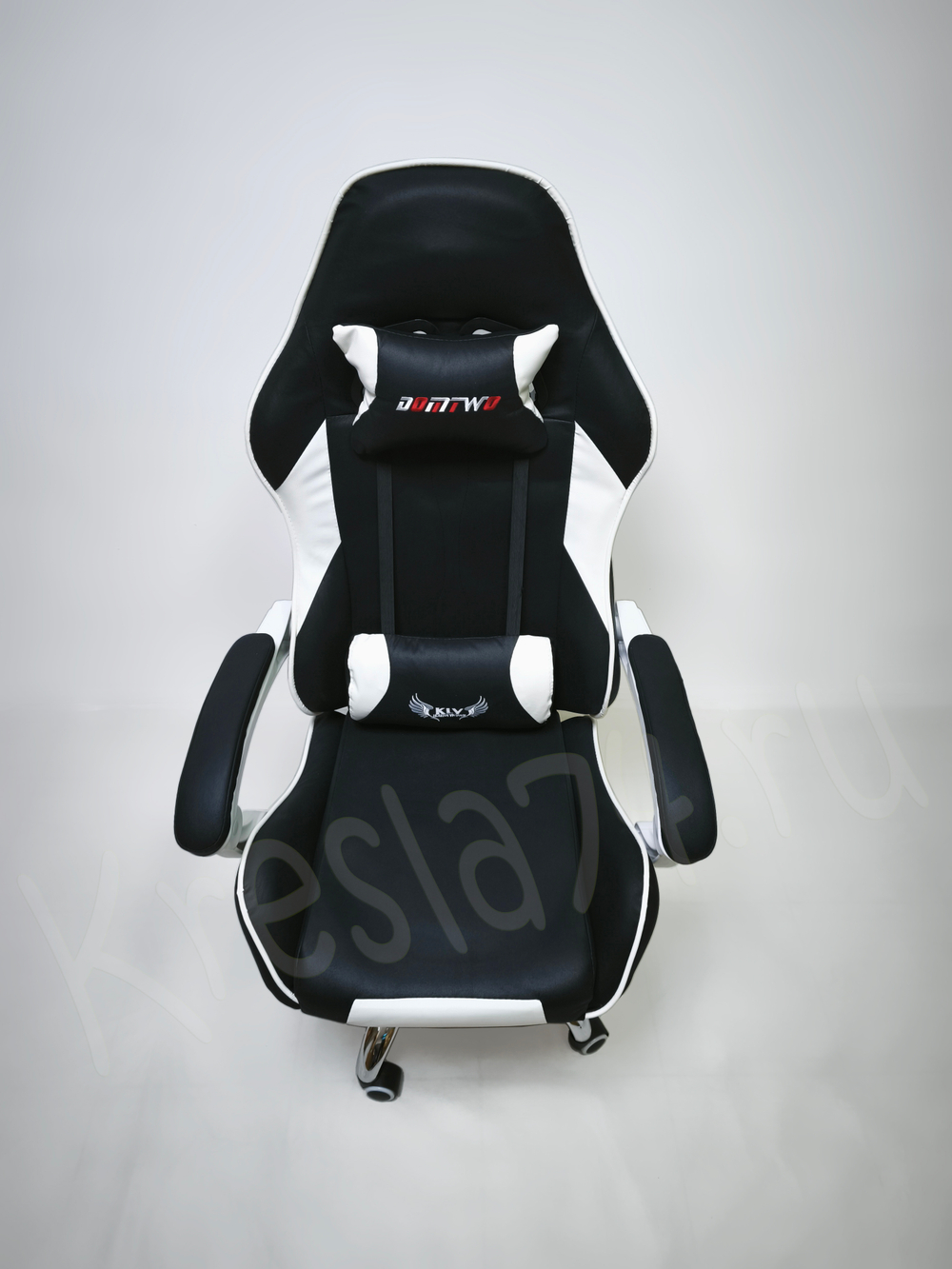 Геймерское кресло из ткани черного цвета