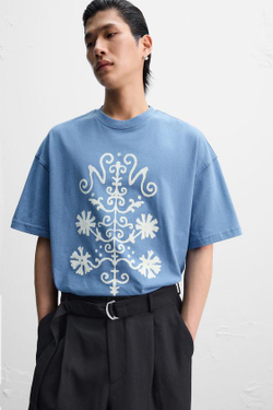 ZARА X NANUSHKA ФУТБОЛКА С ПРИНТОМ, СИНИЙ