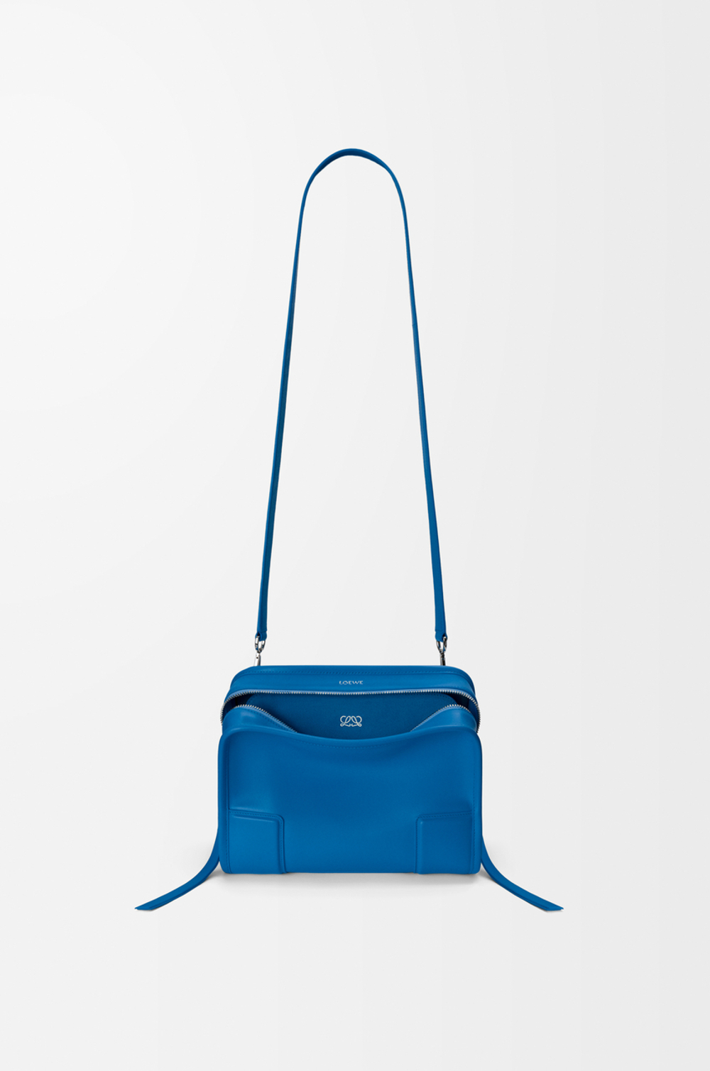 Loewe Маленькая сумка Amazona 180 из мягкой телячьей кожи, ярко-синий