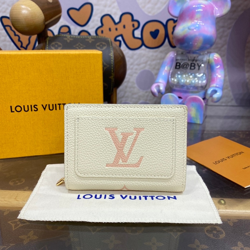 Louis Vuitton Clea Wallet
