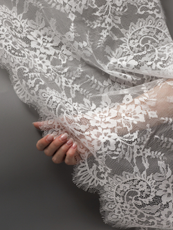 Кружево шантильи белое неэластичное ширина 45 см купон 2,9 м С БРАКОМ