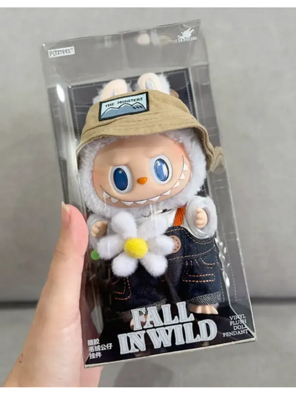 Мягкая игрушка Лабубу белый в Панаме с Ромашкой