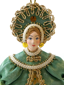 Кукла-подвеска в фигурном кокошнике