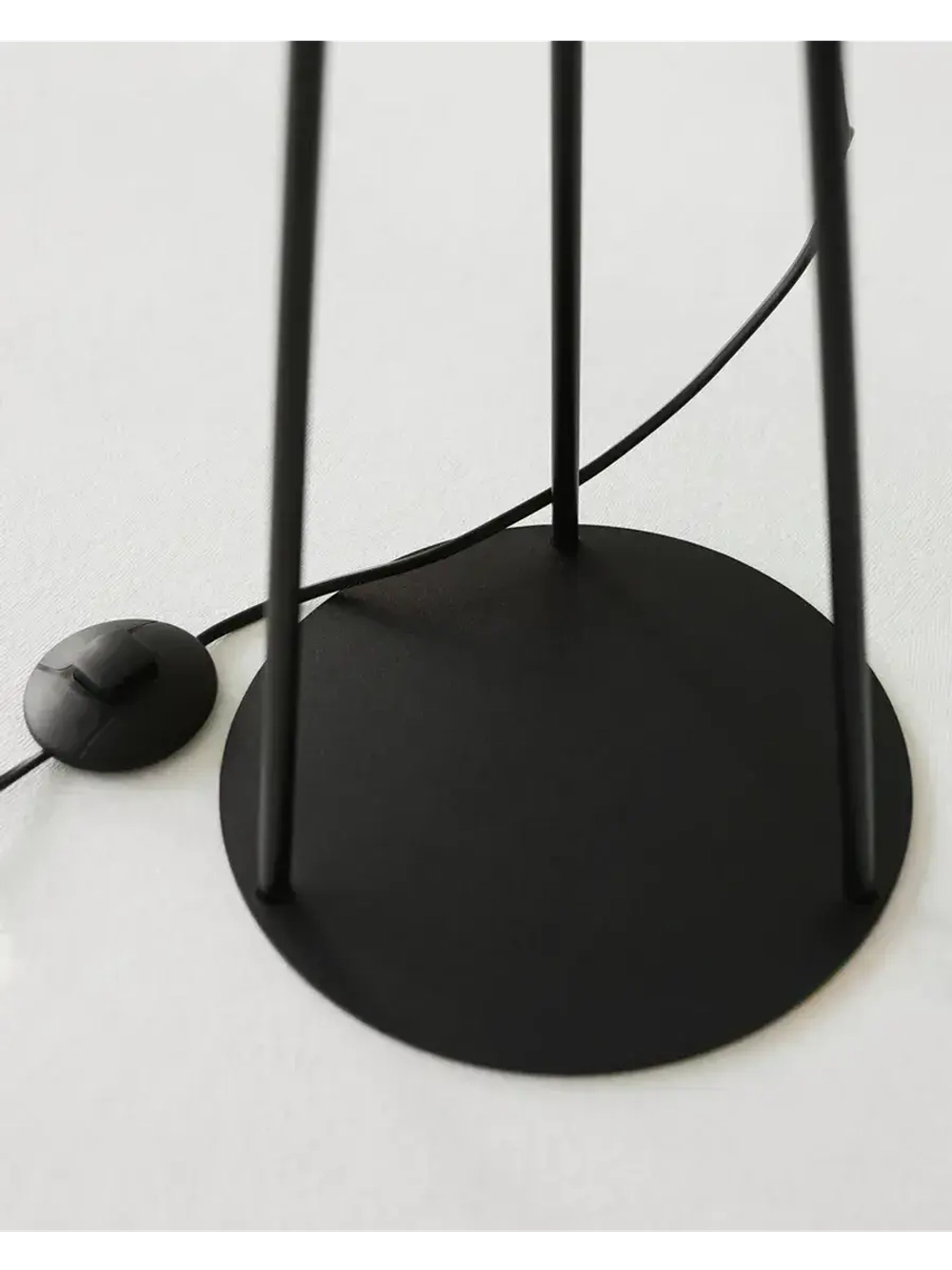 Торшер напольный с абажуром в гостиную современный