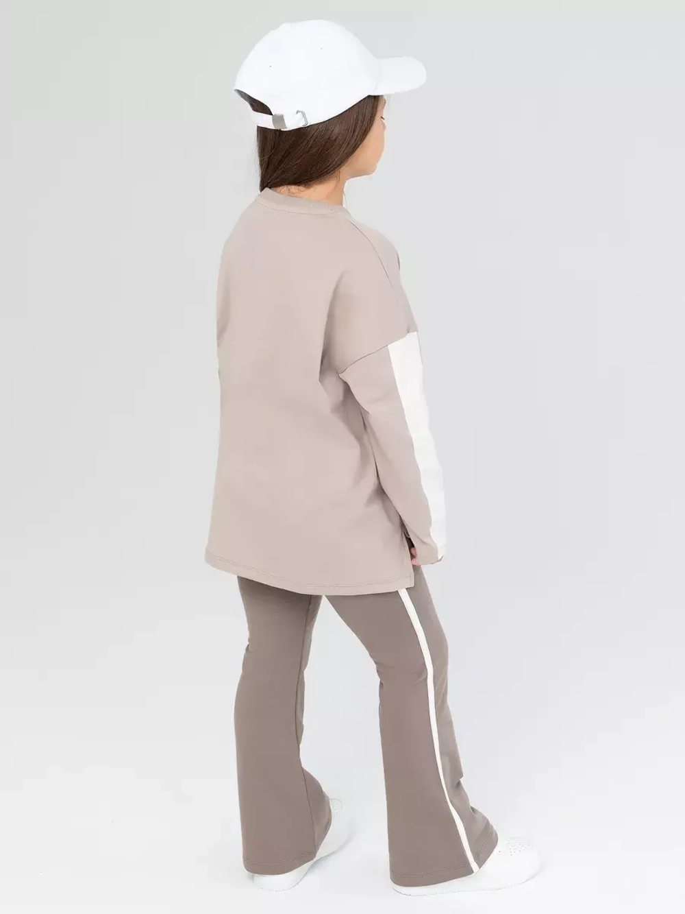 Бежевый костюм оверсайз для девочки