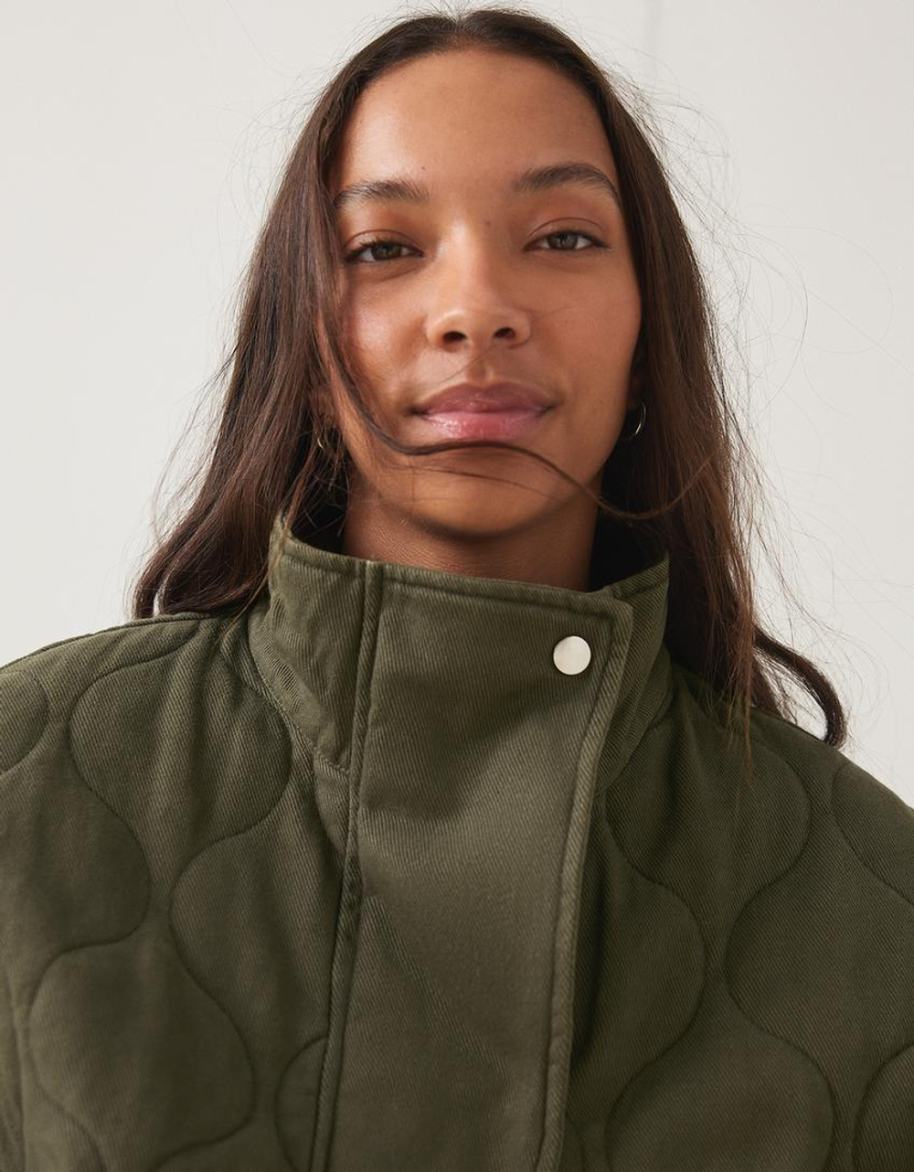 BERSHKA Стеганый бомбер, хаки