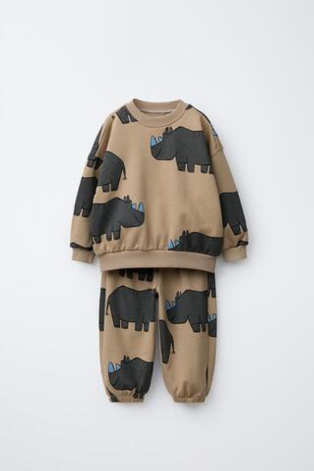 ZARA КОМПЛЕКТ ИЗ ТОЛСТОВКИ И ДЖОГГЕРОВ С ПРИНТОМ, СВЕТЛО-КОРИЧНЕВЫЙ