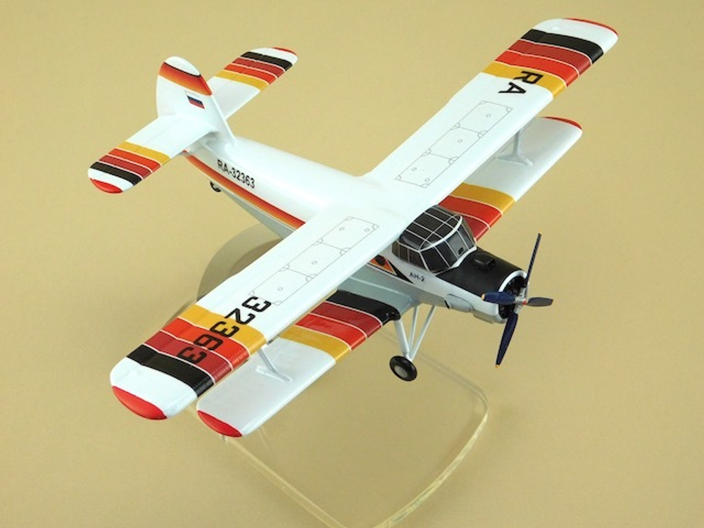 Модель самолета Ан-2 (М1:72, Нарьян-Марский объединенный авиаотряд)