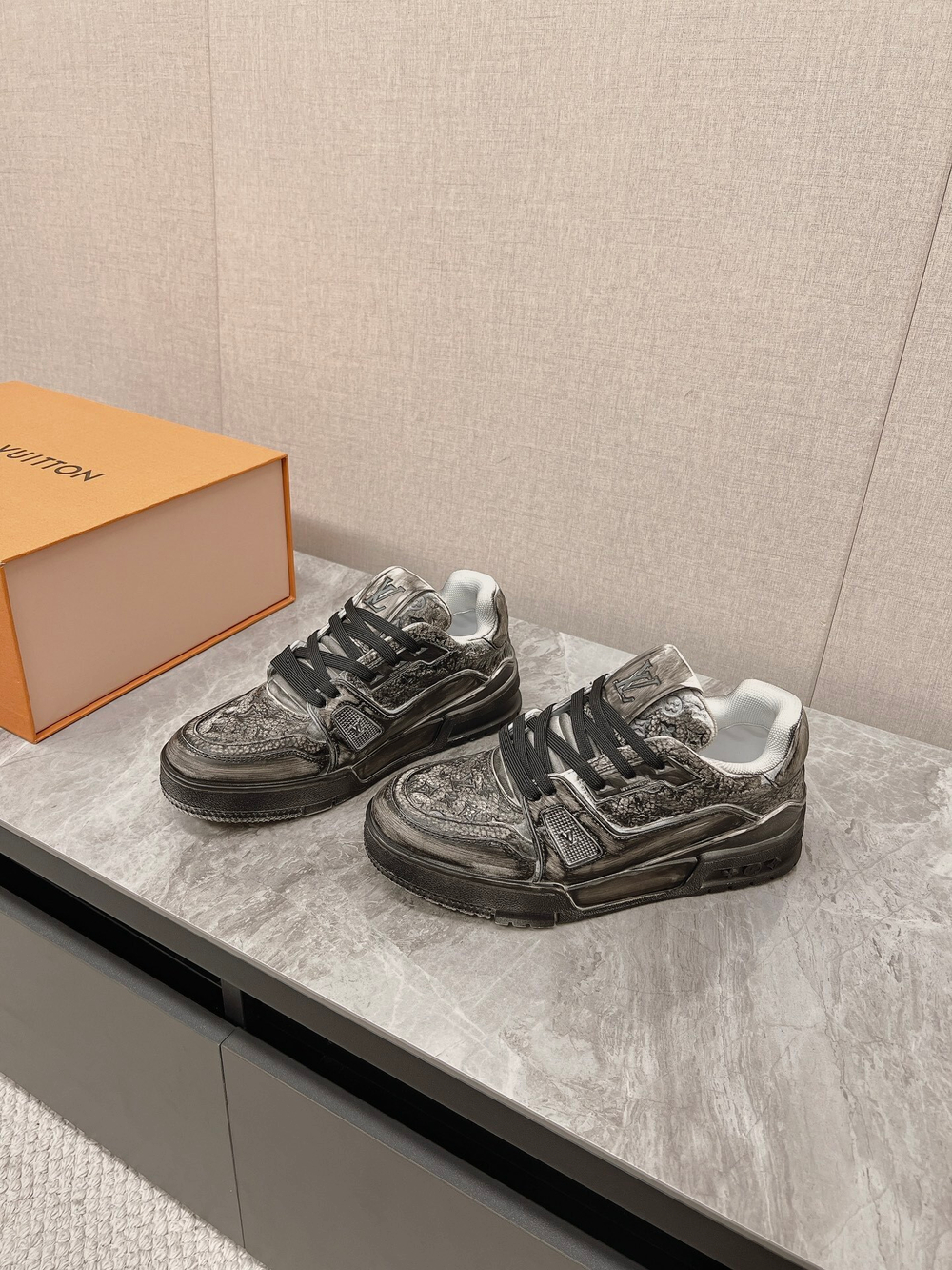 Louis Vuitton Trainer (4 colors)