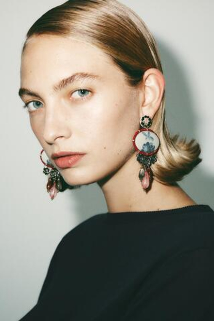 ZARA СЕРЬГИ С ПОДВЕСКАМИ, КАМНЯМИ И СМОЛОЙ, ЗОЛОТИСТЫЙ