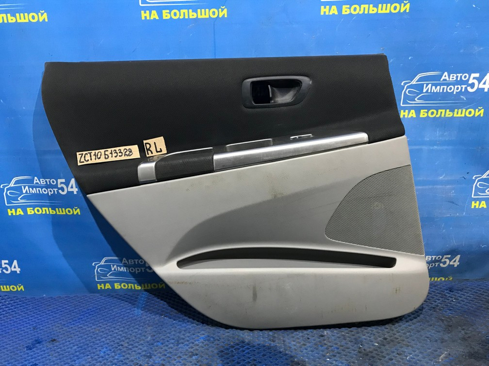 Обшивка двери TOYOTA OPA 2000-2005