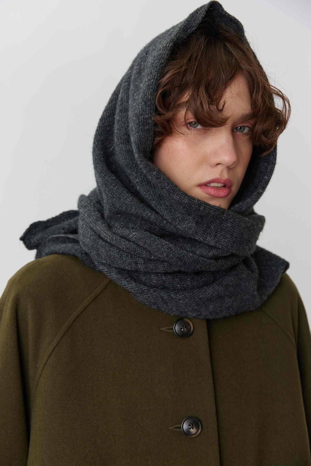 Косынка из шерсти темно-серая