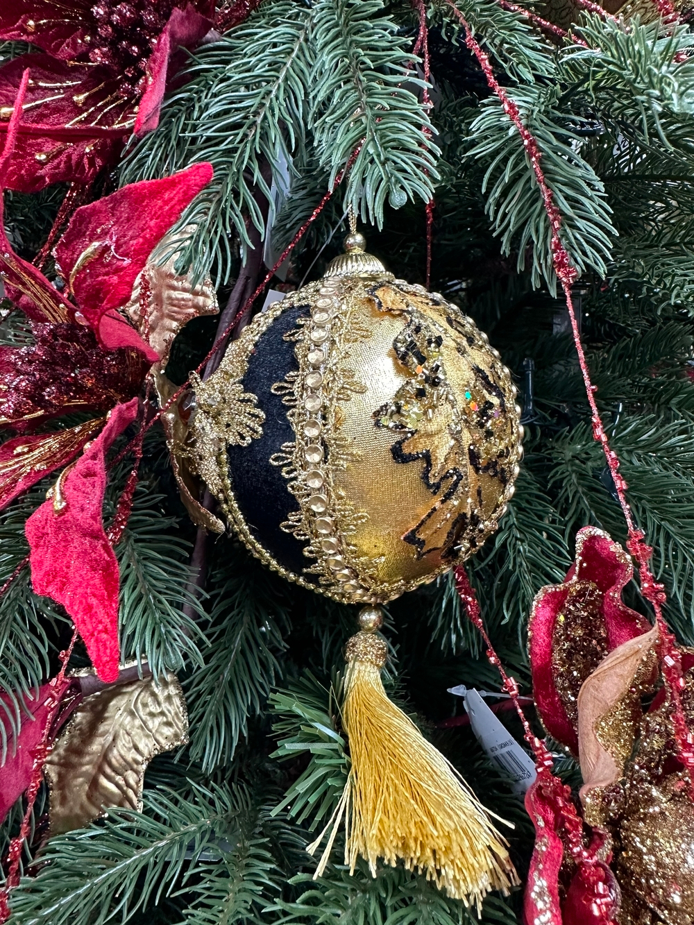 Шар с кисточкой 13см ChristmasDeLuxe premium collection черный/золотой