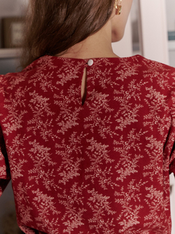 Платье с кружевом по груди