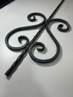 Кованый элемент волюта 130х330мм квадрат полнотелый 12х12мм