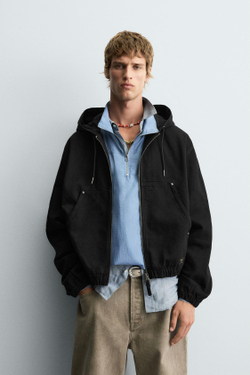 ZARA КУРТКА С КАПЮШОНОМ ИЗ ТКАНИ С ЭФФЕКТОМ ПОТЕРТОСТИ, ЧЕРНЫЙ