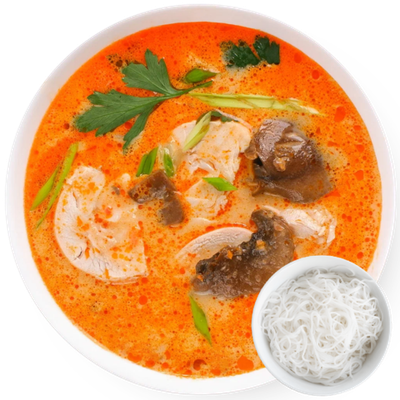Суп Том-ям с курочкой и рисовой лапшой