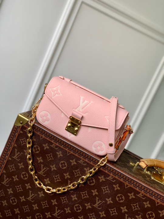 Louis Vuitton Pochette Metis East West
