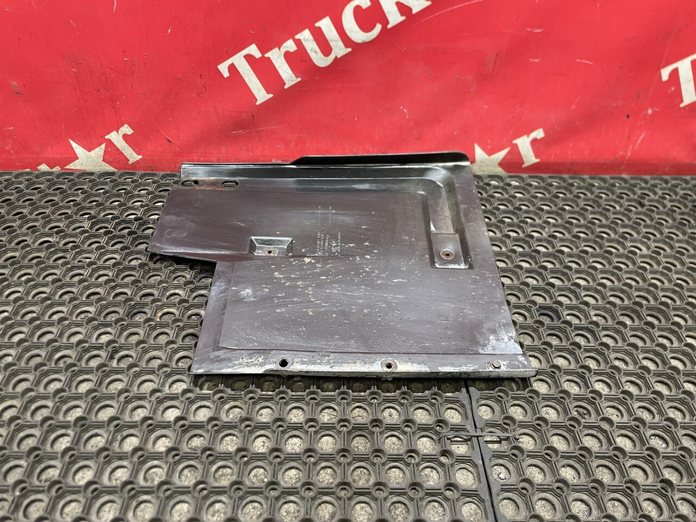 Подкрылок передний левый