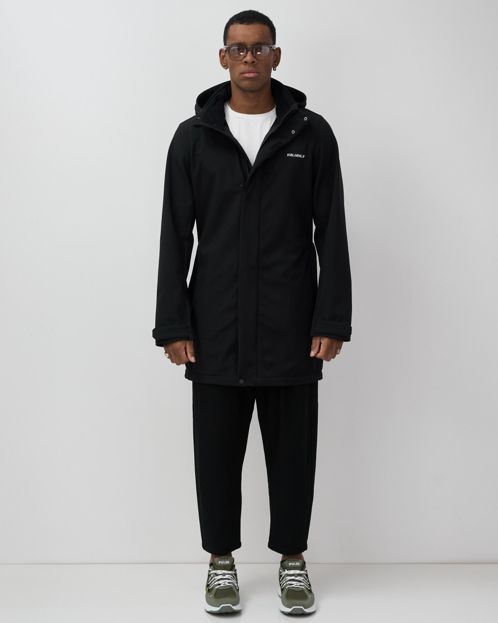 Парка спортивная мужская с капюшоном softshell черного цвета 9565Ch