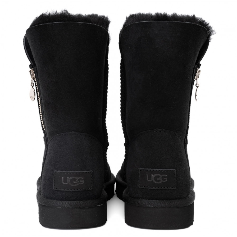 UGG Bailey Zip Short Black