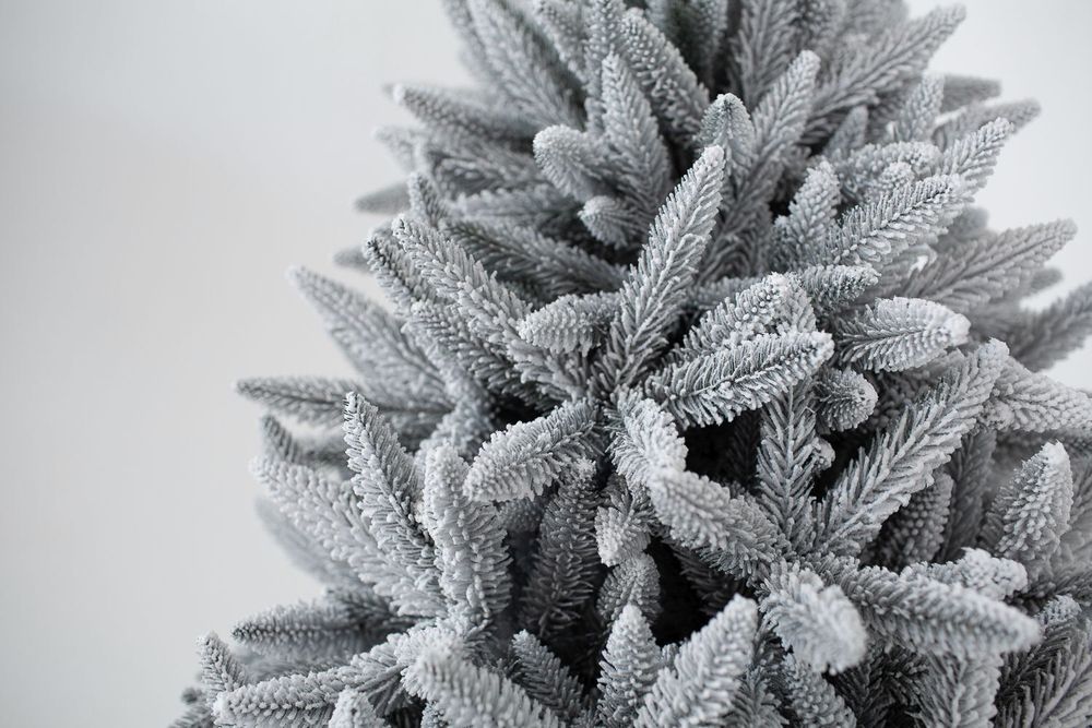 Заснеженная елка «Скандинавия» (Литая хвоя) 210 см / 2,1 м