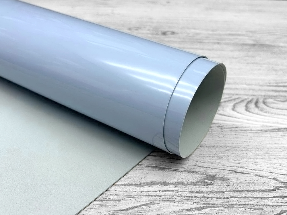 Лаковая натуральная кожа Vernissage Light Blue — голубая кожа для аксессуаров и обуви