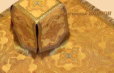 Покровцы  желтые  из шелка .