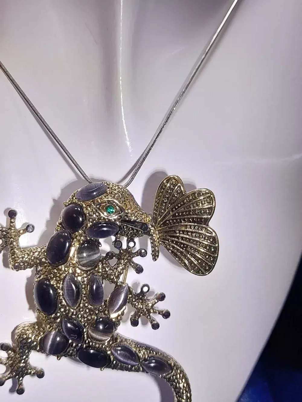 Брошь-кулон Ящерица с бабочкой золото античное