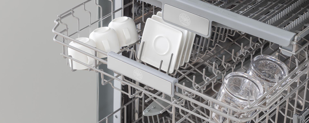 Полностью встраиваемая посудомоечная машина Bertazzoni с автоматическим открыванием дверцы по окончанию цикла мойки