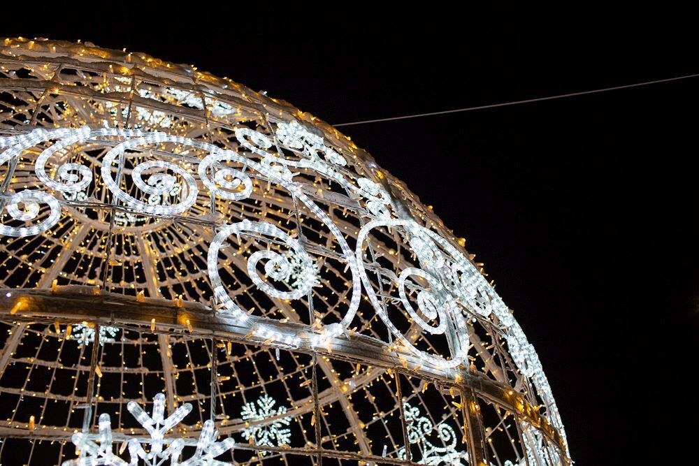 Светящийся елочный "Шар с Вензелями"