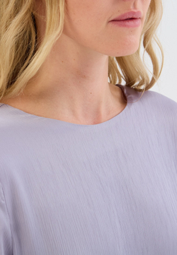 Платье жатка с открытой спиной сиреневое