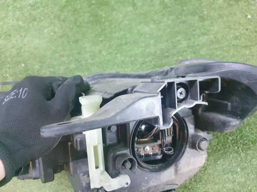 Битая Фара правая Genesis G70 (2017-2021) LED