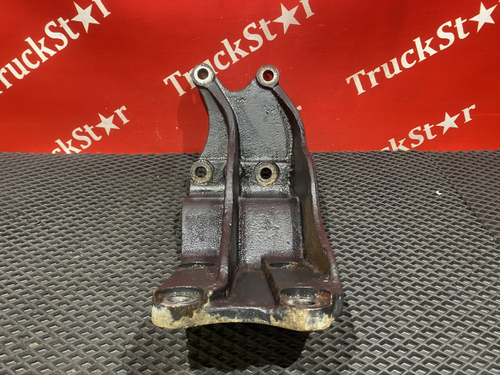 Кронштейн траверсы передней левый 2020г