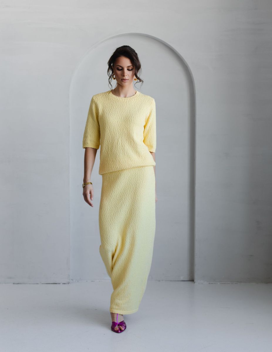 Костюм из фактурного хлопка джемпер и юбка лимонный