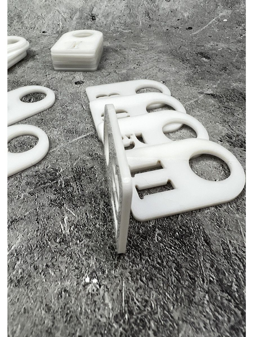 Номерки для гардероба прорезные