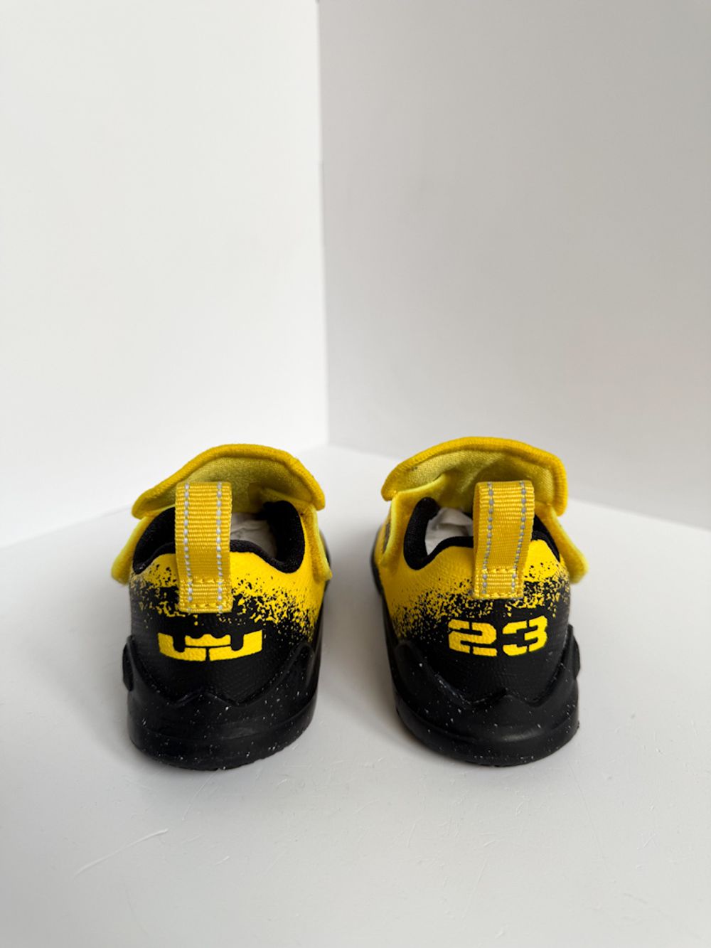 Новые кроссовки Nike, 23