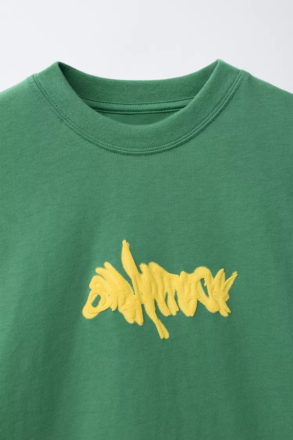 ZARA ФУТБОЛКА С ПРИНТОМ ГРАФФИТИ, ЗЕЛЕНЫЙ