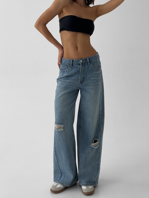 Джинсы на высокой посадке, широкие, с рваниной