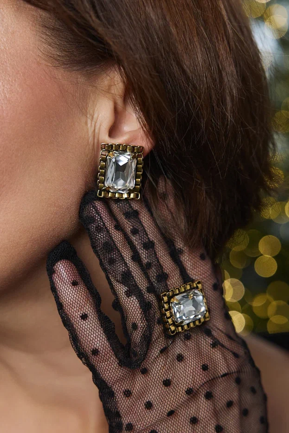 Серьги пусеты прямоугольные светлые кристаллы в золотой рамке