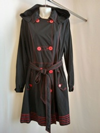 Плащ TAFIKA б/у , черный женский с капюшоном. Размер - 48 русский.