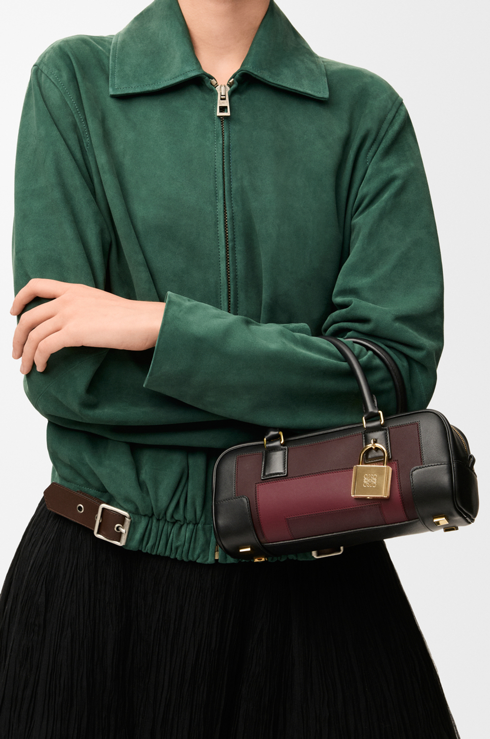 Loewe Укороченная сумка Amazona 23 из телячьей кожи наппа, бургунди