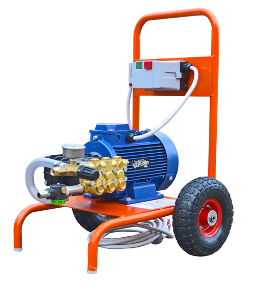 Установка высокого давления для опрессовки Преус Е-ГС 70-04 на колесах