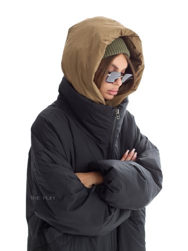 Черно-оливковый длинный пуховик с капюшоном